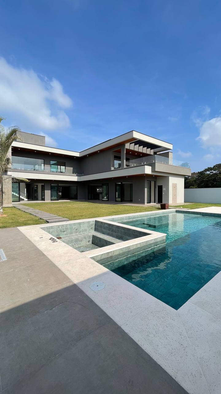 Casa sobrado 4 ou 5 suítes Chácara Serimbura Urbanova São José dos Campos