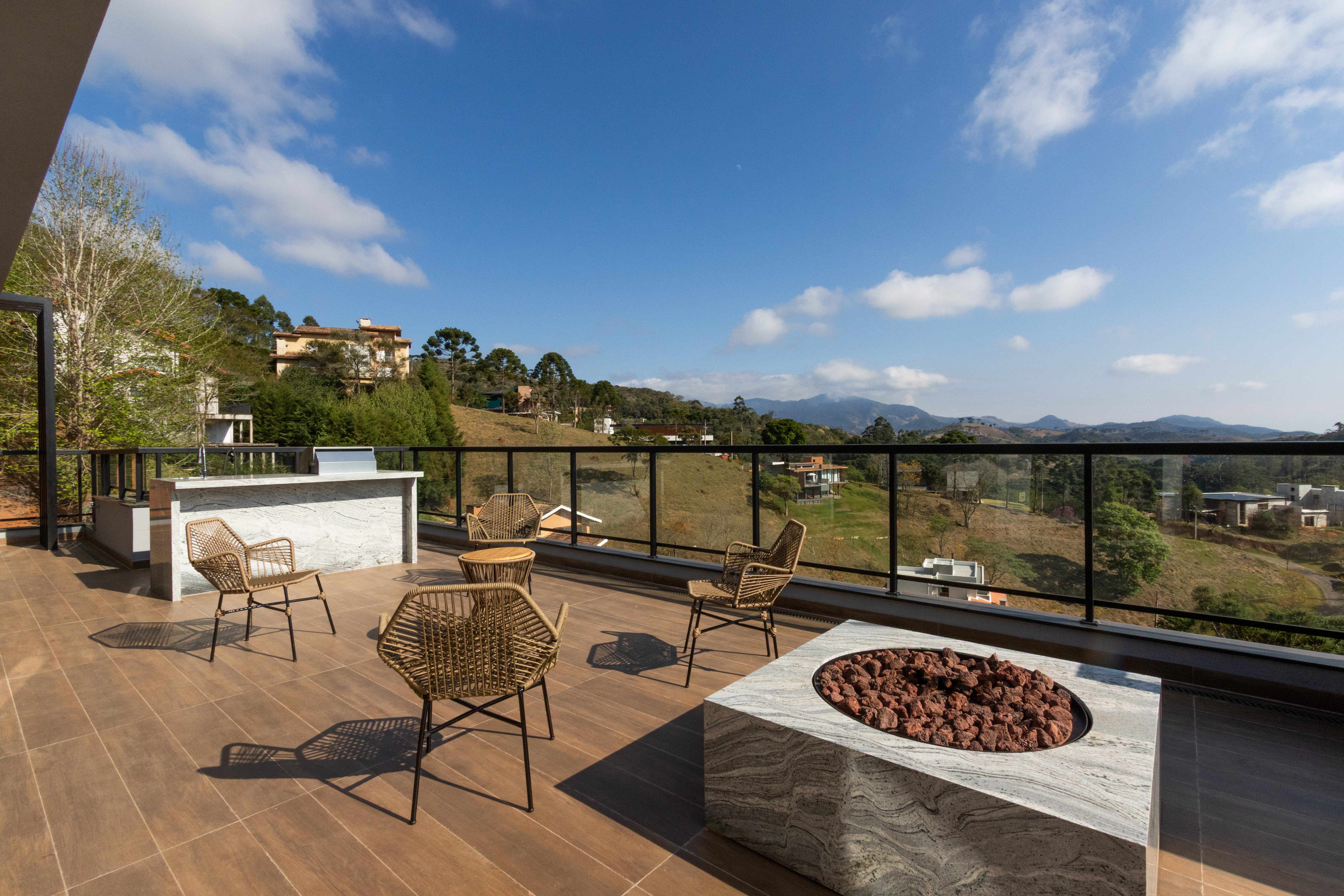 Sobrado com 355m² no bairro Rio Preto-Residencial Ecológico Parque da Mantiqueira em Santo Antônio do Pinhal para Comprar