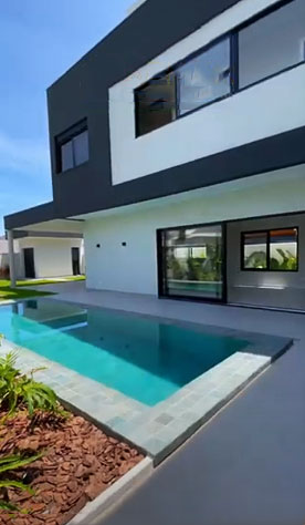 Casa sobrado de esquina no condomínio Floradas do Paratey